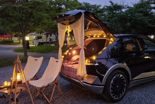A car turned into an overnight hotel at a camping site / Photo: Camber