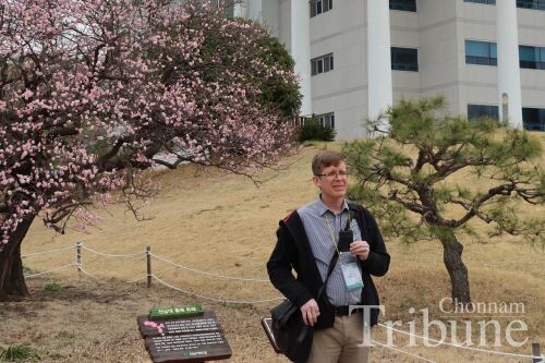 Jeff Kyong-McClain (Associate Professor; Director of the Idaho Asia Institute) from the University of Idaho does an interview with the Chonnam Tribune on March 17.