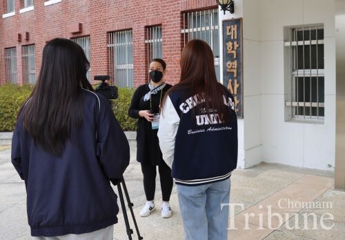 Jami Redmon (Administrative Coordinator for the Idaho Asia Institute) from the University of Idaho  does an interview with Chonnam Tribune on March 17.