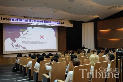 The opening ceremony for this year's Chonnam National University International Summer Session takes place in the Cosmos Hall located on the fourth floor of the College of Engineering 4 building on June 26.