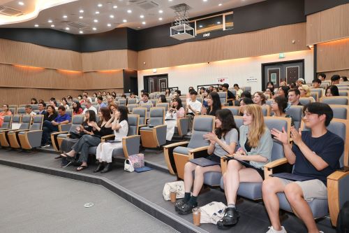 Interantional students from different countries attend the Closing Ceremony of Chonnam National University International Summer Session 2023  held at the Cosmos Hall in the College of Engineering 4 building on July 21. / Photo: Public Relations Office
