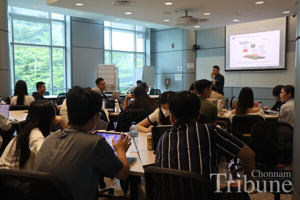 Nanyang Technological University (NTU) students attend a lecture at NTU Entrepreneurship Academy on January 16.