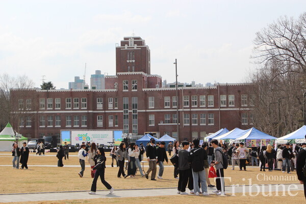 GSCA holds the 2024 Spring Student Club Fair around Bongji.