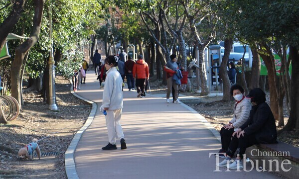 Visitors at Pureun-gil Park on a Saturday afternoon last February