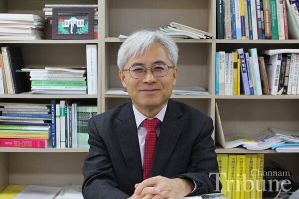 Cho Jung-kwan, Professor, Dept. of Political Science and International Relations