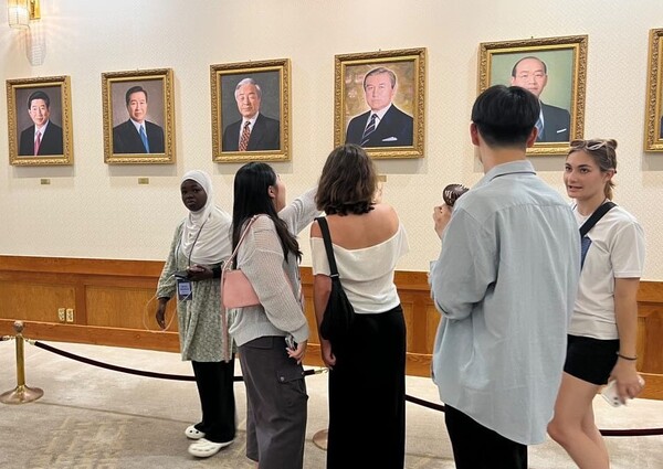 Students learn about South Korea's presidencies while touring the Cheong Wa Dae (Blue House) on July 13.