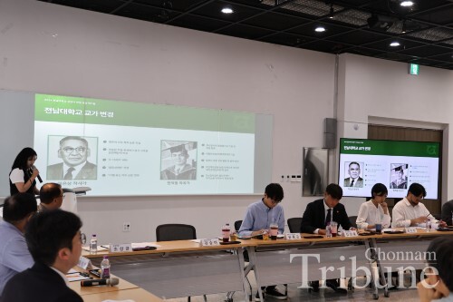 General Student Council Vice-President Kim Seung-a makes a presentation on revising the school song during the Student Success Table.