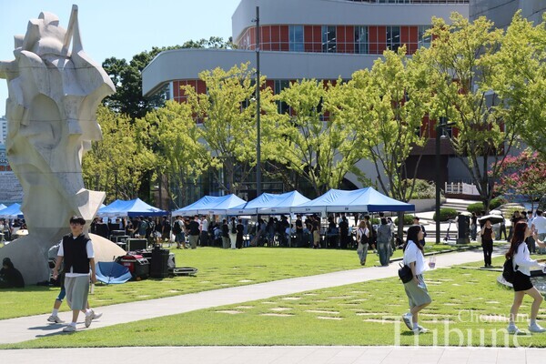 Under the intense heat, the 2024 Fall Student Club Fair is appealing to plenty of CNU students.