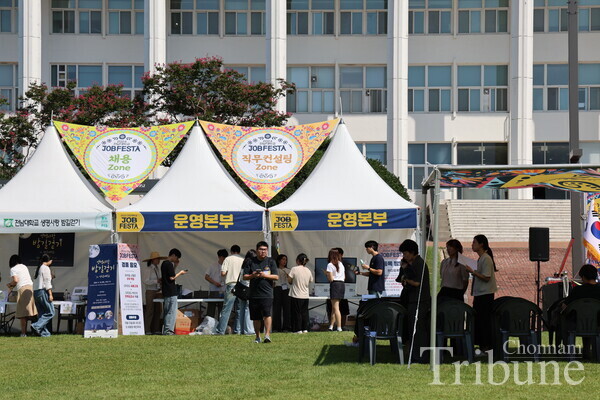 Students register for the event at the operational headquarters and taking a break from the blazing sunlight.