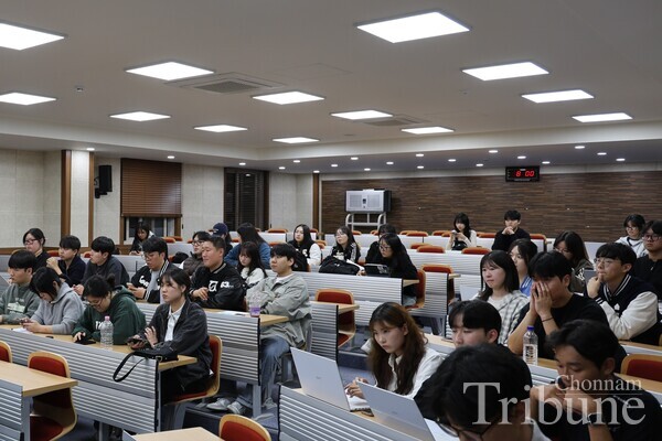 Students listen to the public hearing for the 2025 GSC.