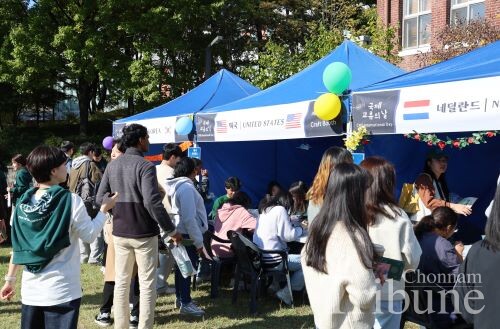Students enjoy various cultural activities at CNU’s International Day event on Nov. 6.