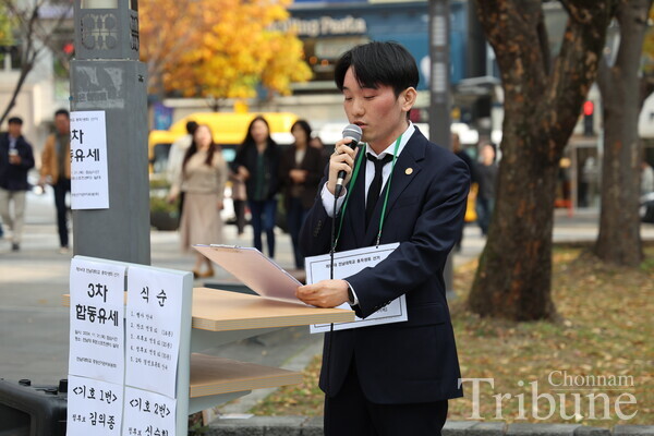 Shin Seung-hwan, the GSC's presidential candidate, gives an address at the third joint campaign event.