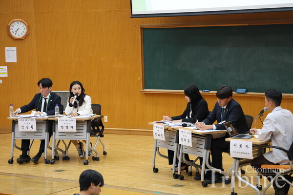 The 54th GSC election is taking place in a small auditorium in Building 3 of the College of Humanities.