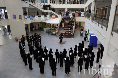 The choir performs commemorative songs, and the audience listens to their songs on April 16.
