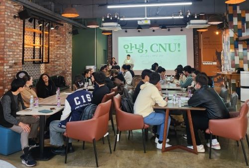 Participants gather for the “Hello, CNU!” exchange meeting.