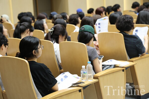 Students look at the 2025 GJRT activity handbooks.