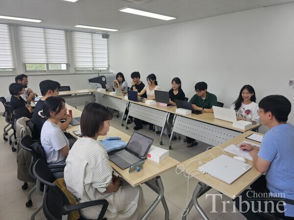 The HRC’s human rights supporters produce news blurbs on Aug. 20.