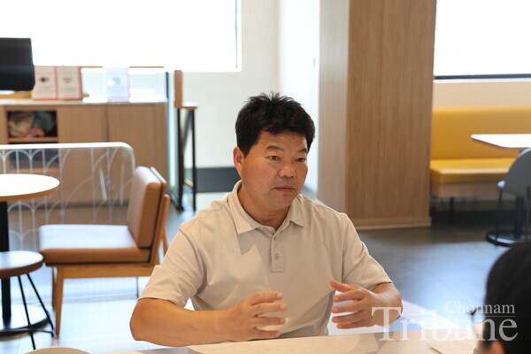 Director Moon Gil-ju