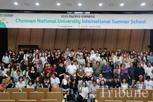 Participants of the 2025 CNU ISS pose for a picture at the farewell ceremony on July 25.