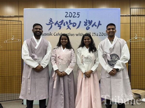 Students pose for a picture while wearing hanbok.